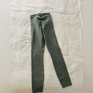 Lululemon wunder train high rise tight size 2 (28’’)